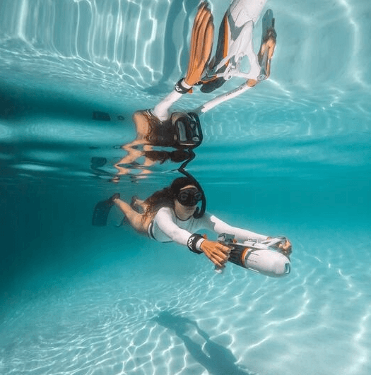 Napęd Aqua Marina BlueDrive X PRO zamontowany pod deską SUP